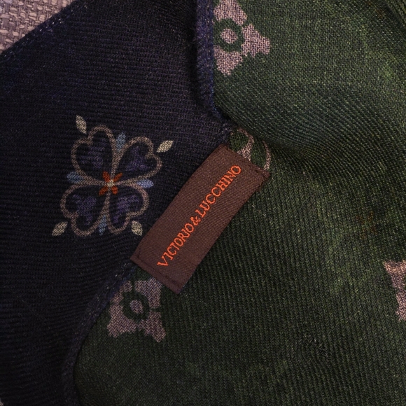 Scarf - Picture 5 of 8